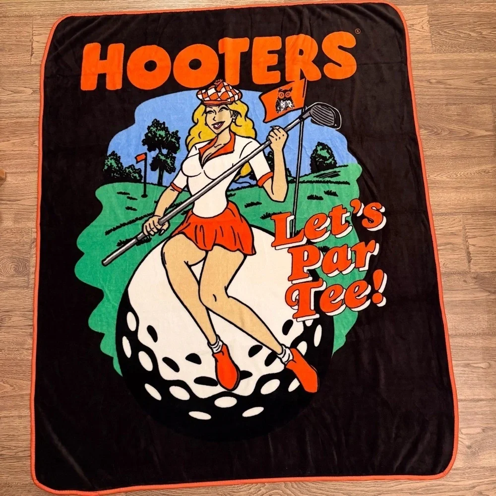 Hooters Par Tee Throw Blanket 50